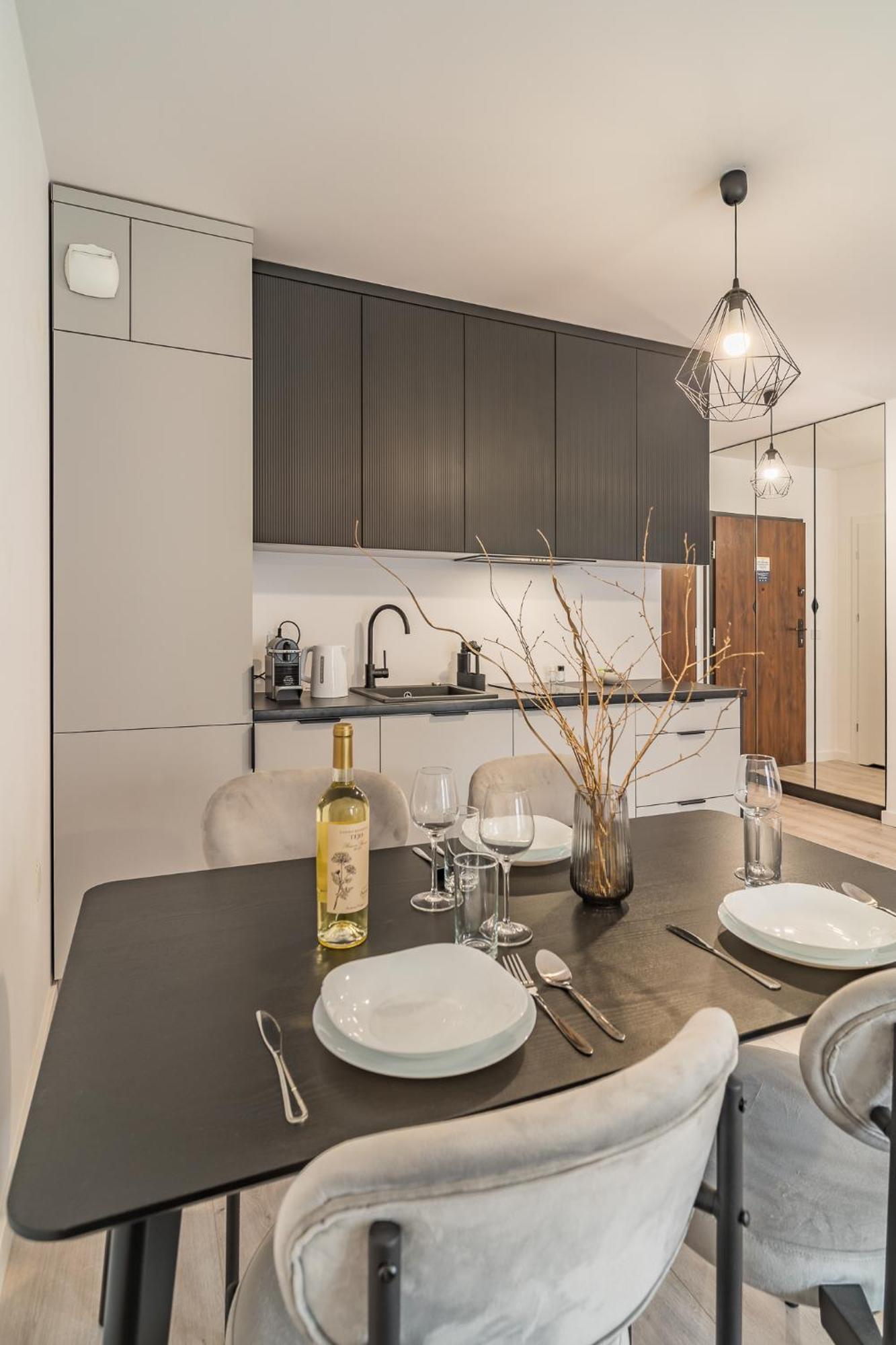 Grzegorzki - Balcony, Ac, Shops&tram Nearby - By Rentujemy Cracovia